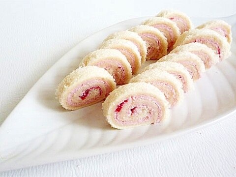 ヨーグルトとジャムと食パンのロールケーキ レシピ 作り方 By Liqueur 楽天レシピ